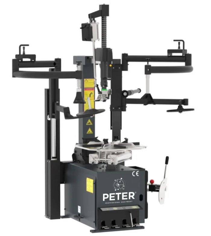 MMPS324 Eixo hexagonal Ø41 mm robusto. - Bloqueio pneumático simultâneo dos braços horizontal e vertical com posicionamento automático da cabeça. - Cabeça sem alavanca que levanta o talão sem esforço, minimizando o stress no pneu; opção de cabeça tradicional disponível. - Coluna basculante pneumática com elevada rigidez torsional em todas as posições de trabalho. - Mesa giratória com rotação nos dois sentidos, acionada por motor elétrico. - Pedaleira removível para facilitar a manutenção. - Kit de proteção incluído para sapata do detalonador, cabeça e mandíbulas de aperto. - Unidade de leitura de pressão com botão de libertação. - Inclui filtro de lubrificação e regulador de pressão. - Sistema insuflador com canhão de ar / bazuca, para enchimento rápido de pneus. 12-28" Bloqueio exterior 10-24" Bloqueio interior MÁX MÁX F Diâmetro máximo: 1150mm Largura da jante: 3-15" Força do detalonador: 2700kg Pressão de T rabalho 8 - 10 BAR V 380V - 50HZ - 3PH 1 KW Acessórios incluídos KG 336 kg Pág. 21 Braço de apoio auxiliar esquerdo DP30 incluído: Facilita a montagem e remoção de pneus de baixo perfil e Runflat. Disco de elevação de pneus. Braço de apoio auxiliar direito PX30 incluído Facilita a montagem e remoção de pneus de baixo perfil e Runflat. Disco de elevação de pneus. Rolo de posição intermediária. Pinças autocentradas 10" a 28" Insuflador com canhão de ar Detalonador